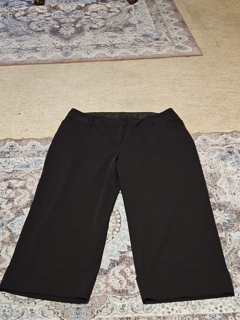 Classic Women's Black Wide-Leg Cropped Cuffed Pants